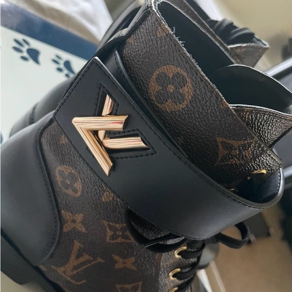 🤎BEAUTIFUL🤎Louis Vuitton Wonderland Flat Ranger Boots - Picture 4 of 12
